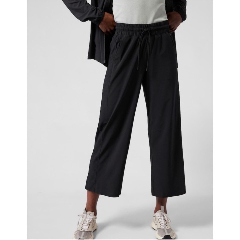Athleta Avenue Wide Leg Crop Pants Black Size 12 Drawstring Travel